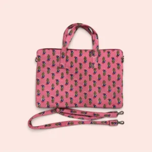 Funda de ordenador Shukar de algodón acolchado con estampado artesanal rosa