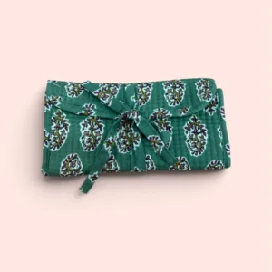 Joyero enrollable Shukar de algodón con estampado artesanal verde