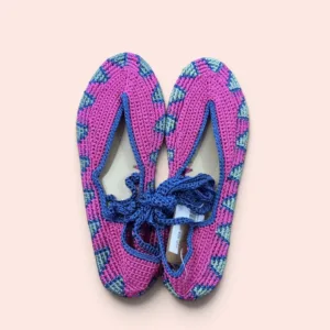 Sandalias de hilo tejidas a mano en color fucsia, talla 39