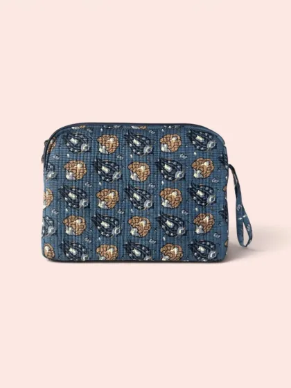 Funda de tablet con asa Shukar de algodón acolchado con estampado artesanal azul